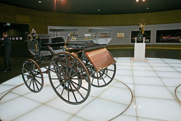 M-BASE エムベース ｜ 街角のクルマたちAtoZ